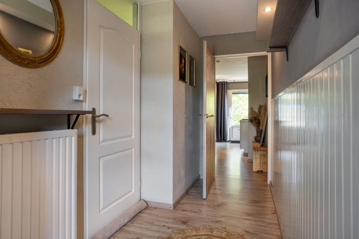 Tussenwoning te koop: Doeshof 8, Ede