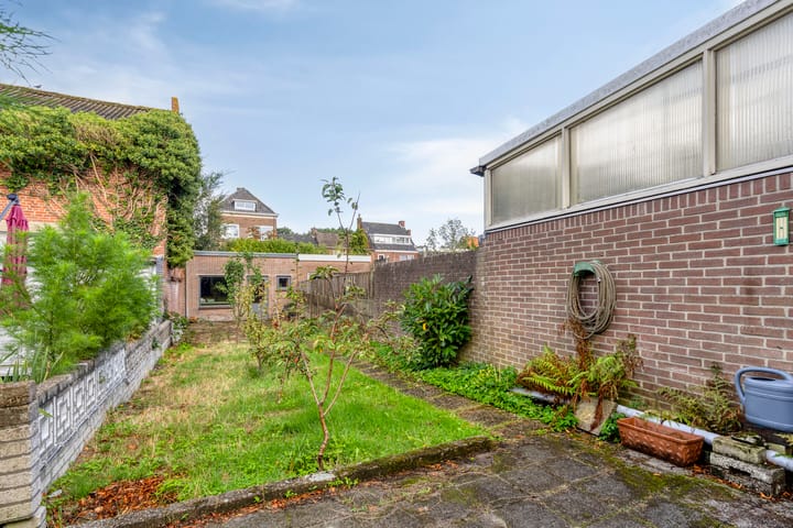 Tussenwoning te koop: Prins Bernhardlaan 79, Bergen Op Zoom
