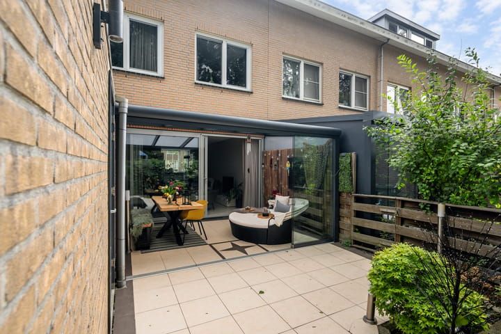 Tussenwoning te koop: Zierikzeestraat 23B, Rotterdam