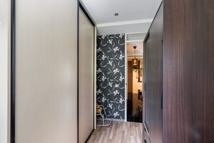 Tussenwoning te koop: Zierikzeestraat 23B, Rotterdam