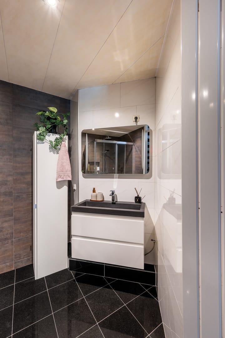 Tussenwoning te koop: Zierikzeestraat 23B, Rotterdam