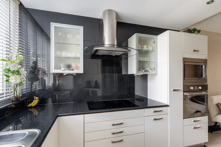 Tussenwoning te koop: Zierikzeestraat 23B, Rotterdam