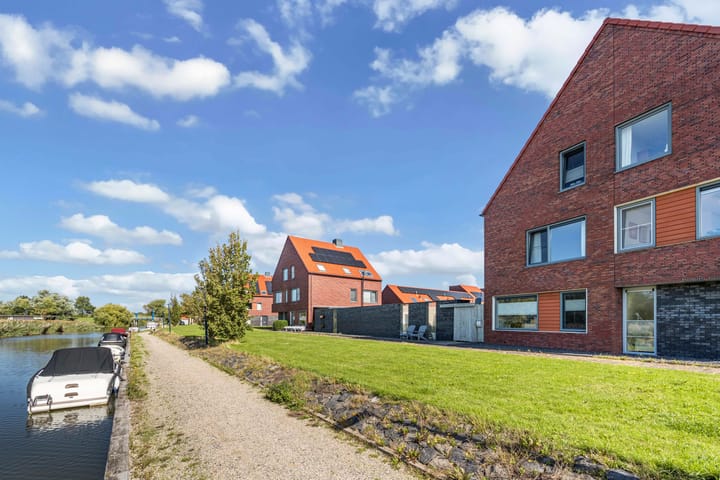 Twee-onder-één-kap te koop: Willem Alexanderstraat 90, Harlingen