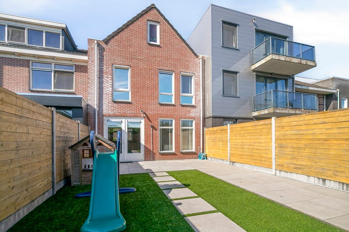 Tussenwoning te koop: Boelijn 150, Almere
