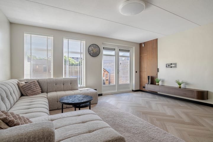 Tussenwoning te koop: Boelijn 150, Almere