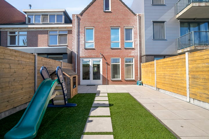 Tussenwoning te koop: Boelijn 150, Almere