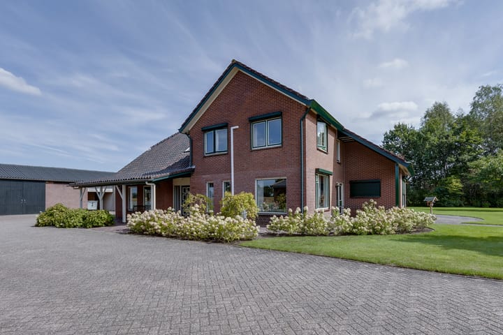 Twee-onder-één-kap te koop: Kattendijk 2, Halle