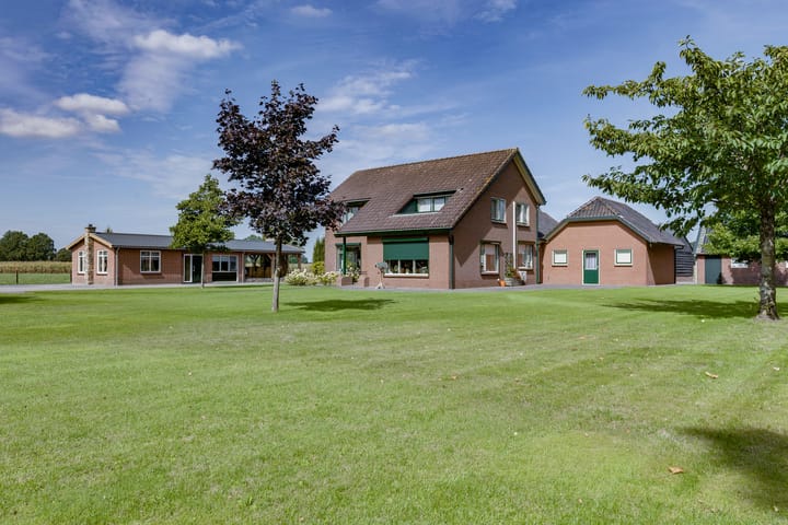 Twee-onder-één-kap te koop: Kattendijk 2, Halle