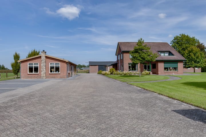 Twee-onder-één-kap te koop: Kattendijk 2, Halle