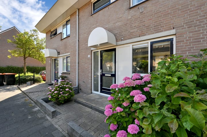 Tussenwoning te koop: Bergmolen 10, Maassluis