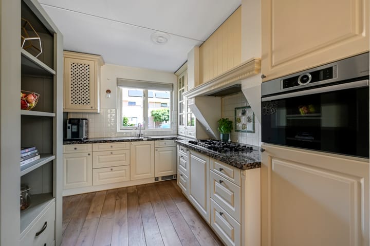 Tussenwoning te koop: Bergmolen 10, Maassluis