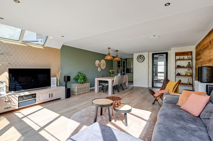 Tussenwoning te koop: Bergmolen 10, Maassluis