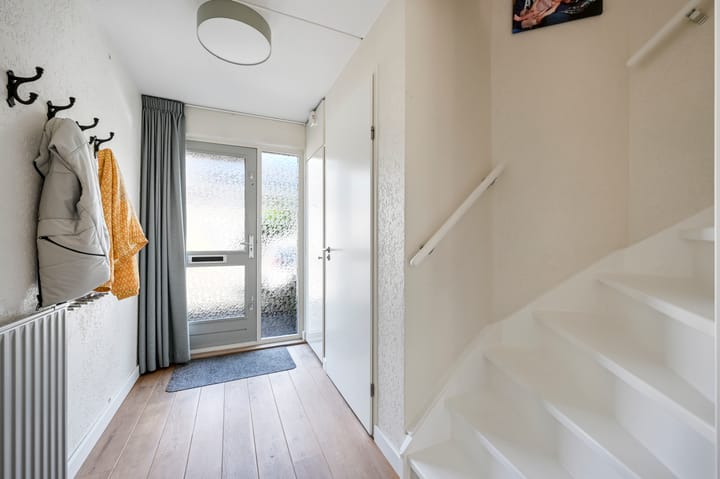 Tussenwoning te koop: Bergmolen 10, Maassluis
