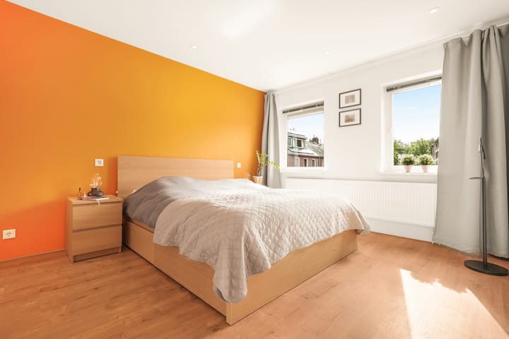 Tussenwoning te koop: Aaltje Noordewierlaan 22, Bussum