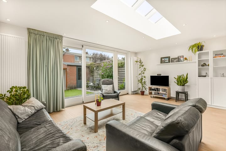 Tussenwoning te koop: Aaltje Noordewierlaan 22, Bussum