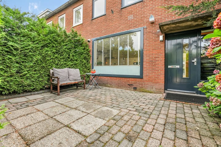 Tussenwoning te koop: Aaltje Noordewierlaan 22, Bussum