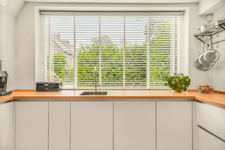 Tussenwoning te koop: Aaltje Noordewierlaan 22, Bussum