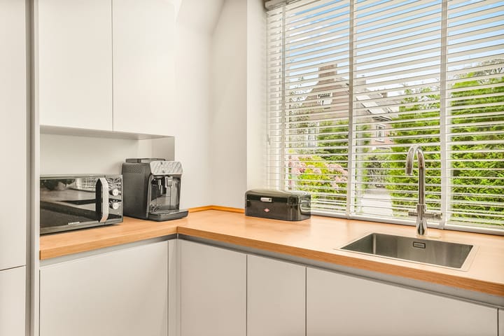 Tussenwoning te koop: Aaltje Noordewierlaan 22, Bussum