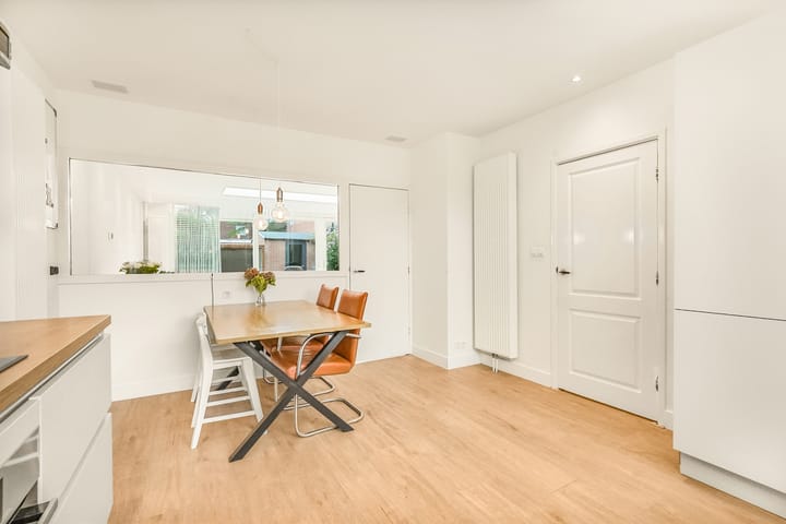 Tussenwoning te koop: Aaltje Noordewierlaan 22, Bussum