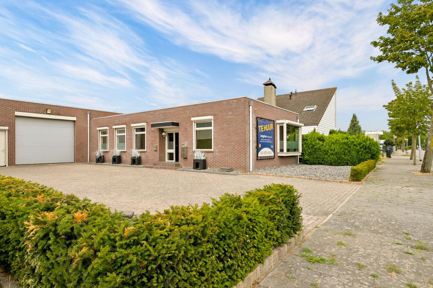 Bekijk foto 1 van De Meerheuvel 19