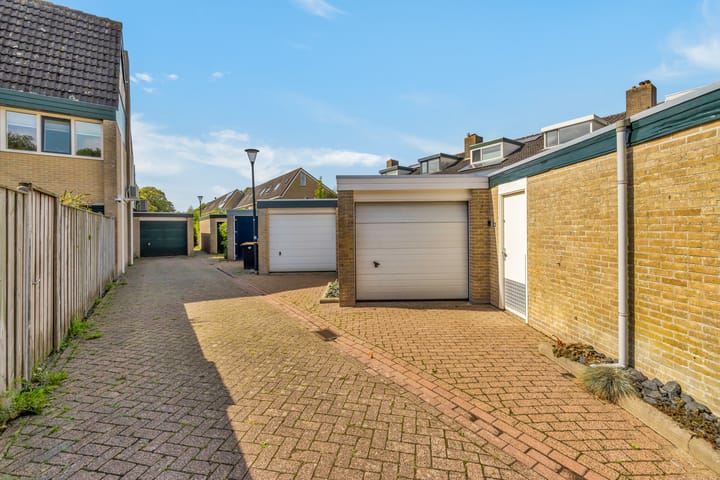 Photo 3 of Plevierstraat 48
