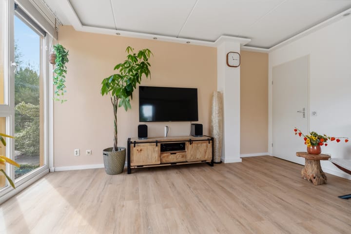 Tussenwoning te koop: John Lennonstraat 38, Lent