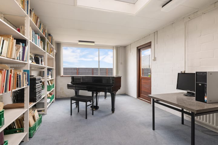Vrijstaande woning te koop: Kerkstraat 130, Oostzaan