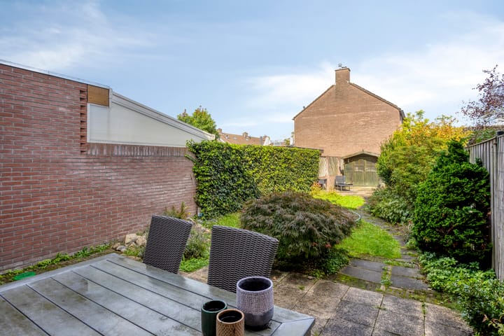 Tussenwoning te koop: Médoclaan 46, Eindhoven