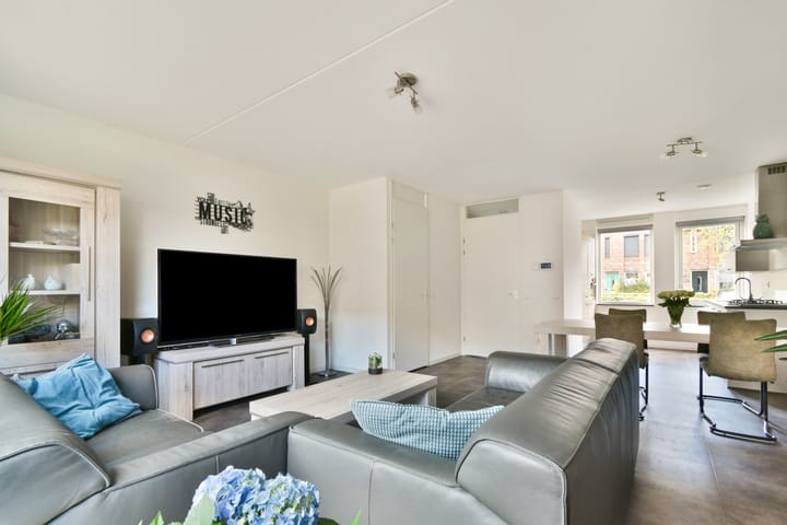 Tussenwoning te koop: Carel Willinklaan 5, Rhoon