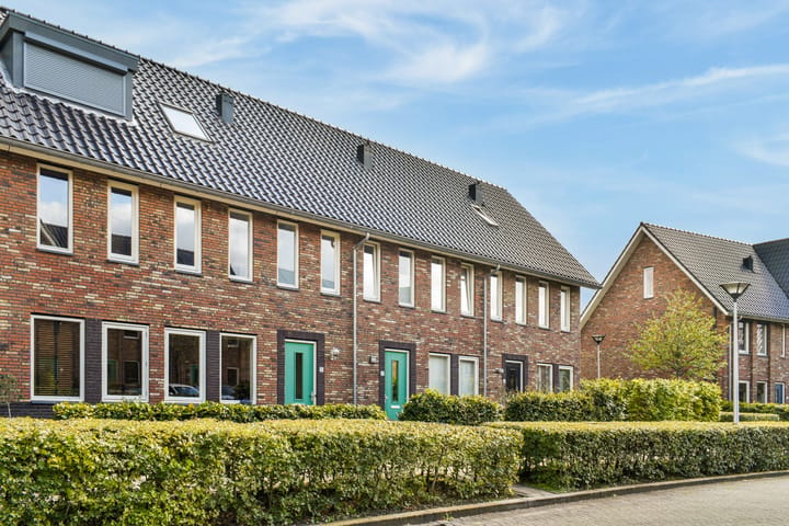 Tussenwoning te koop: Carel Willinklaan 5, Rhoon