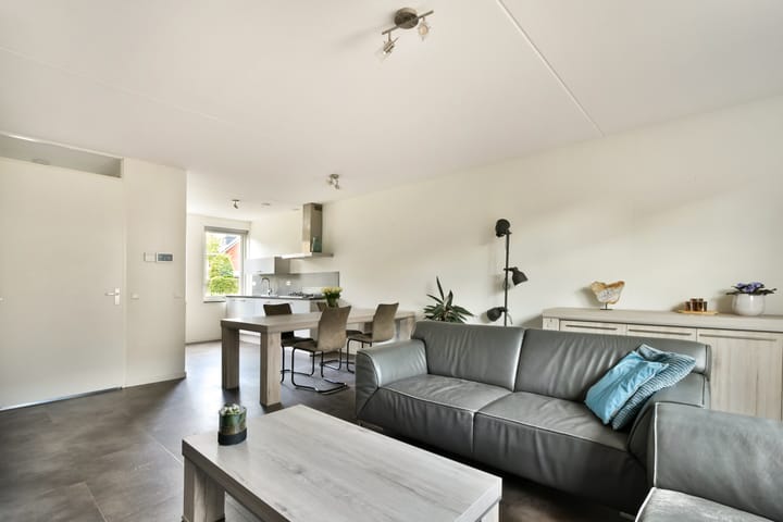 Tussenwoning te koop: Carel Willinklaan 5, Rhoon