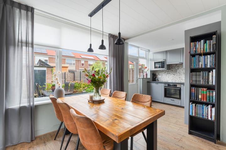 Tussenwoning te koop: van Ruysdaelstraat 3, Krimpen Aan Den Ijssel