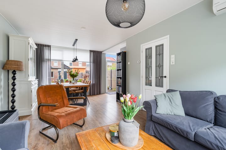 Tussenwoning te koop: van Ruysdaelstraat 3, Krimpen Aan Den Ijssel