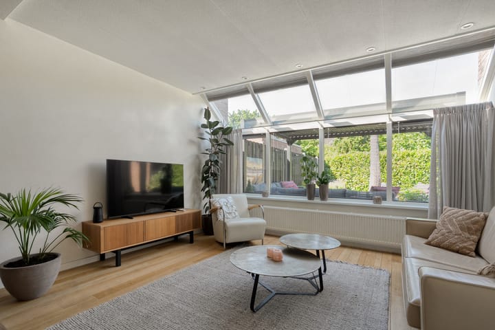Twee-onder-één-kap te koop: Leeuwerikstraat 15, Nijeveen