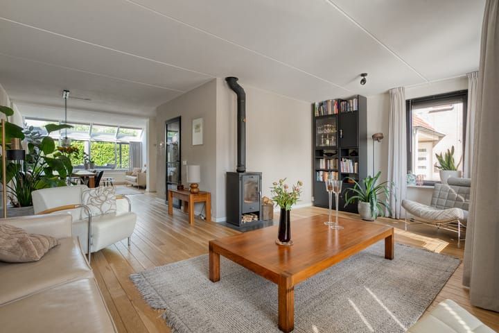 Twee-onder-één-kap te koop: Leeuwerikstraat 15, Nijeveen