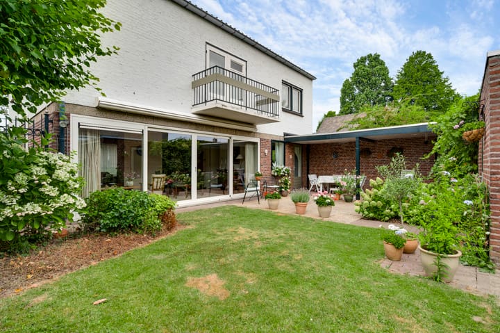Vrijstaande woning te koop: Schubertstraat 2, Geleen