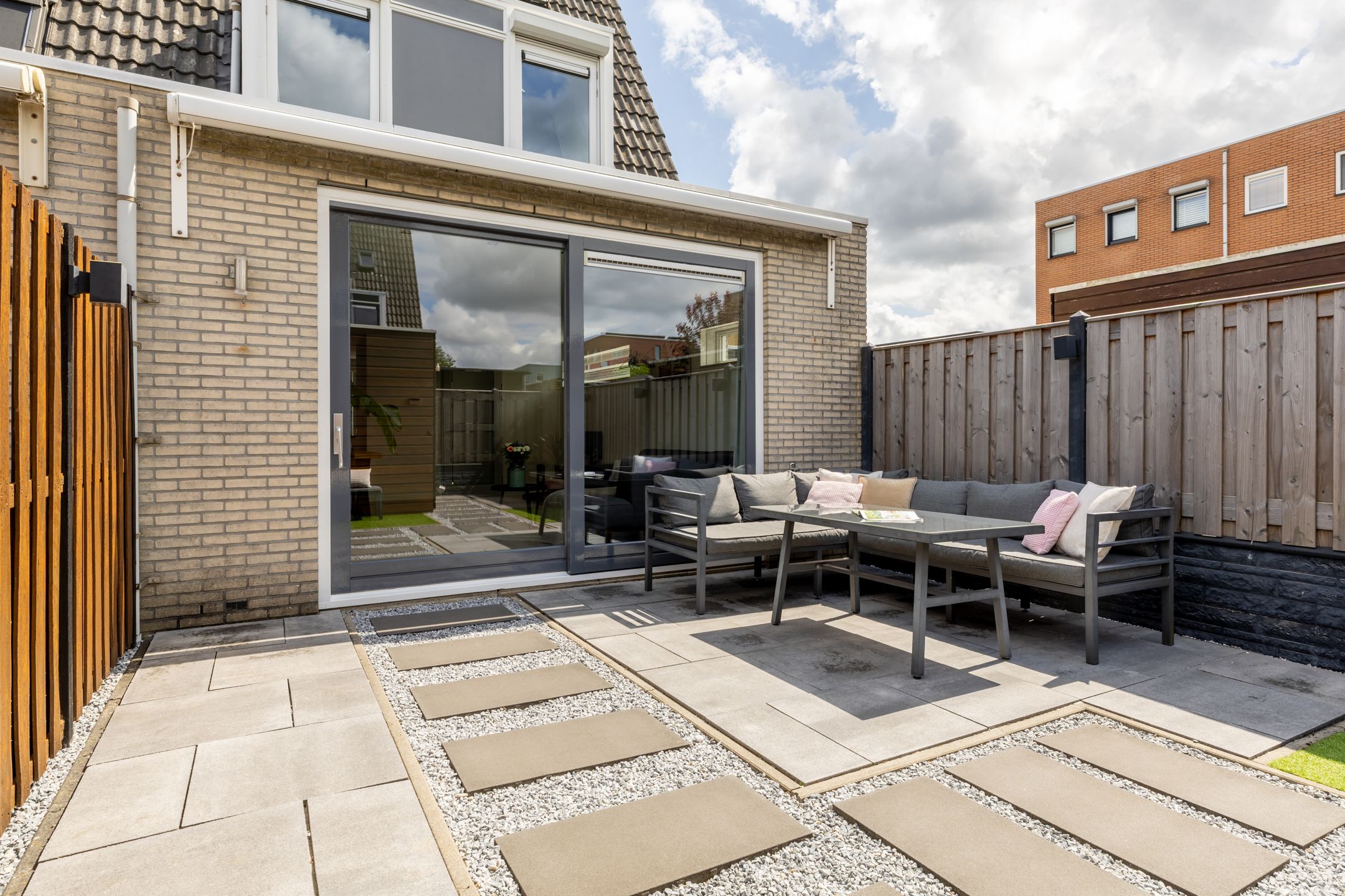 Photo 39 of Antillenstraat 1