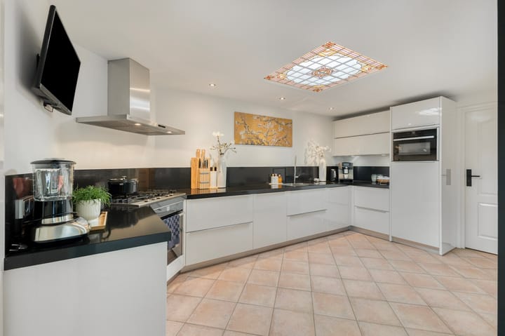 Tussenwoning te koop: Zwartepad 10, Warmenhuizen