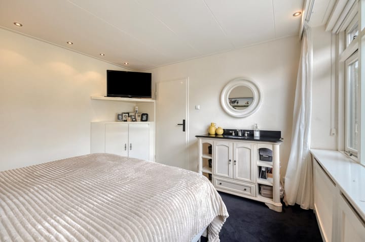 Tussenwoning te koop: Zwartepad 10, Warmenhuizen