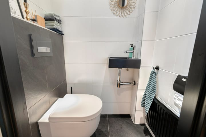 Tussenwoning te koop: Zwartepad 10, Warmenhuizen