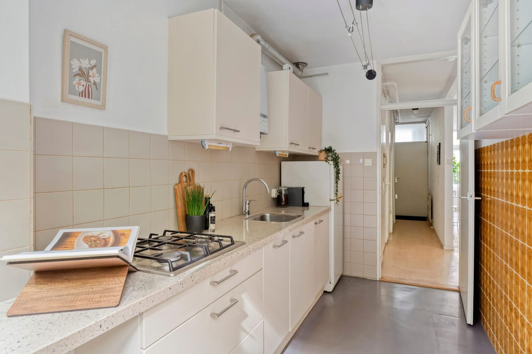Photo 16 of Burmanstraat 24-H