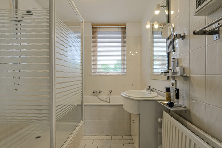 Tussenwoning te koop: Van Someren-Downerlaan 15, Oosterhout (Nb)