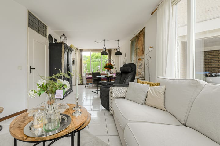 Tussenwoning te koop: Van Someren-Downerlaan 15, Oosterhout (Nb)