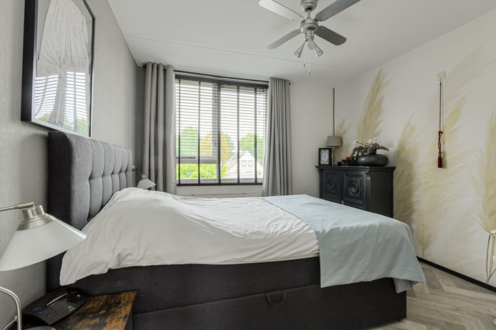 Tussenwoning te koop: Van Someren-Downerlaan 15, Oosterhout (Nb)