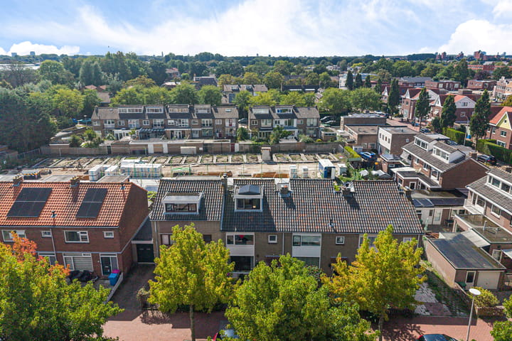 Tussenwoning te koop: Burgemeester Jhr. H. van Dinterstraat 17, Nootdorp