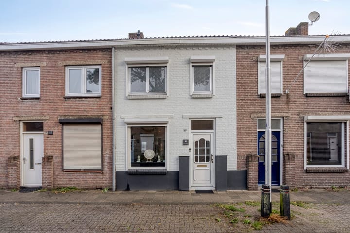 Jozef Israëlsstraat 45 — te koop in Tilburg, Tussenwoning
