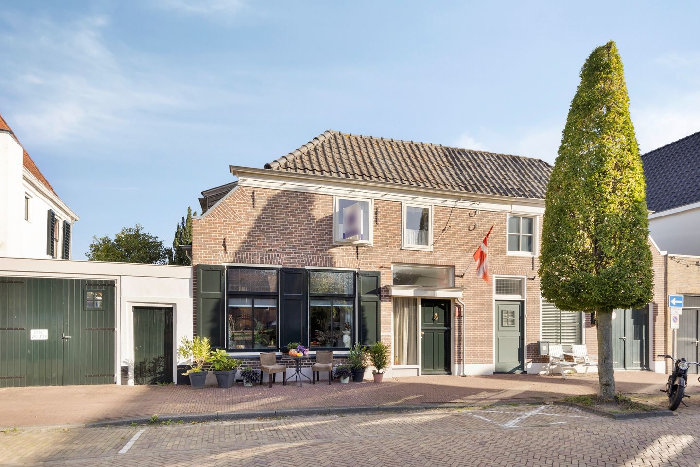 Foto 1 van Bisschopstraat 21