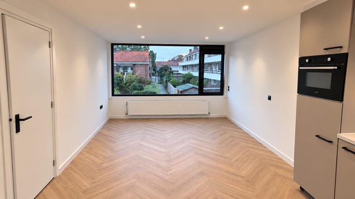 Photo 3 of Leliestraat 16-B