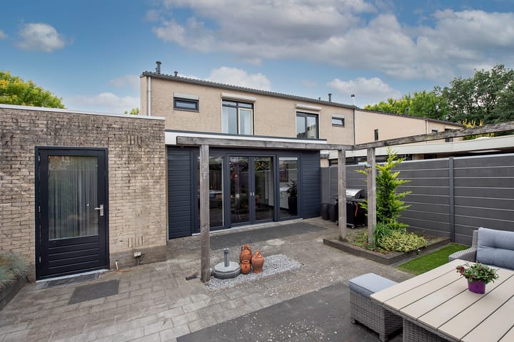 Tussenwoning te koop: Mariëndaal 109, Enschede