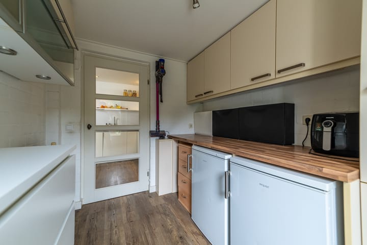 Twee-onder-één-kap te koop: Middelhei 81, Veldhoven